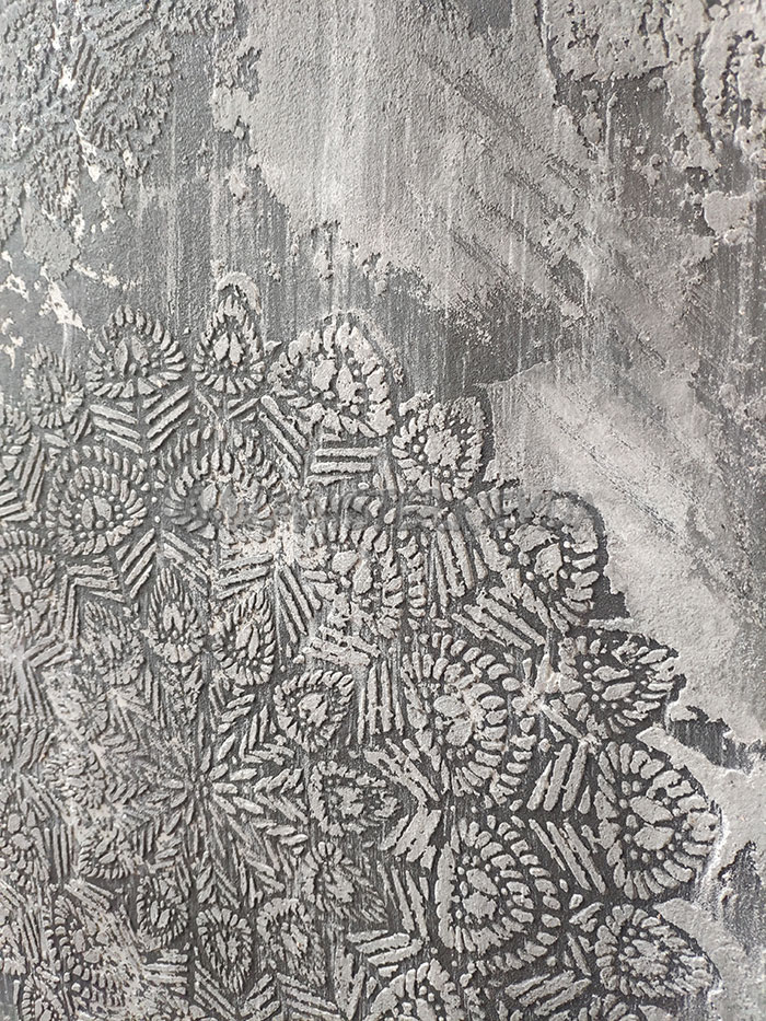 Зразок декоративної штукатурки Limestone Marmorino Maxi з трафаретом для акцентної стіни