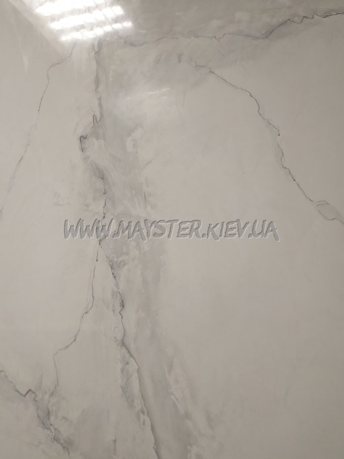 Имитация белого мрамора Bianco Carrara венецианской штукатуркой образец