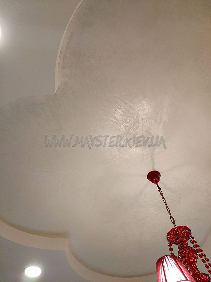 Перламутровая венецианская штукатурка на потолке