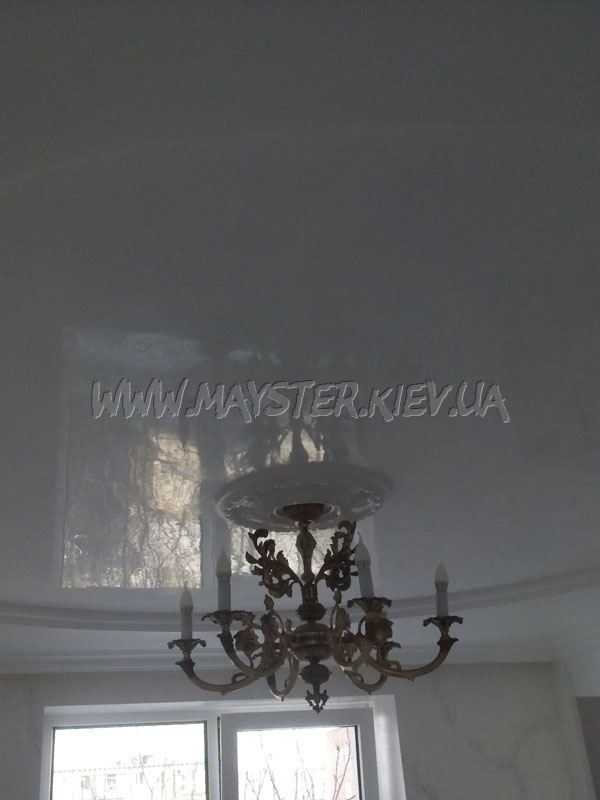 Белая венецианская штукатурка на потолке фото