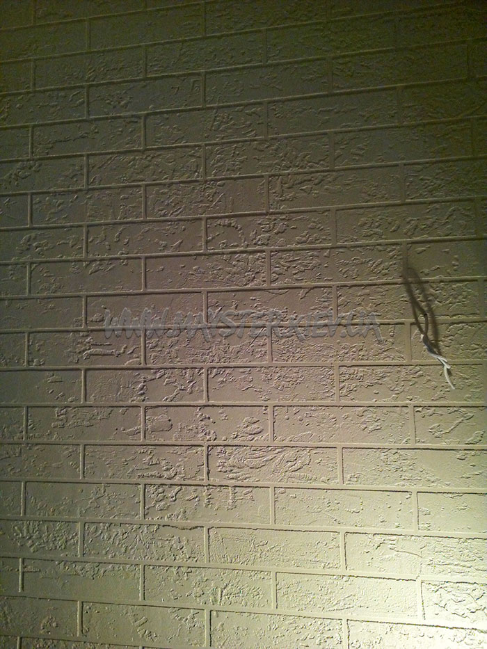 фото Імітація цегли на стіні