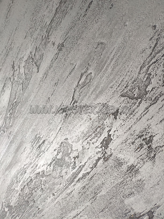 Акцентная стена на лестнице с металлизированным эффектом из Marmorino Leonardo + Alumo Limestone